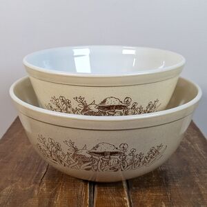 Vintage Pyrex Set of 2 Mixing Bowls| 1980's Forest Fancies Mushrooms